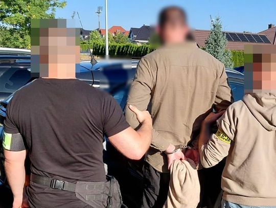 Miał ukraść paczki kurierowi. Dwie godziny później policjanci zapukali do jego drzwi