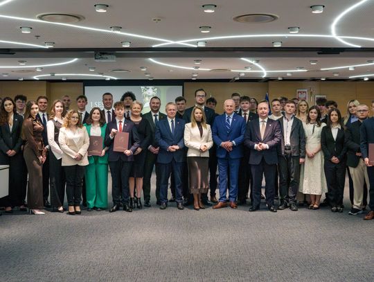 Młodzieżowy sejmik rozpoczął działalność. Pierwsza sesja za nimi