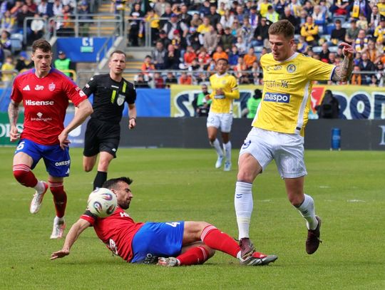 Motor ma trzy punkty przewagi nad strefą spadkową i trudny terminarz