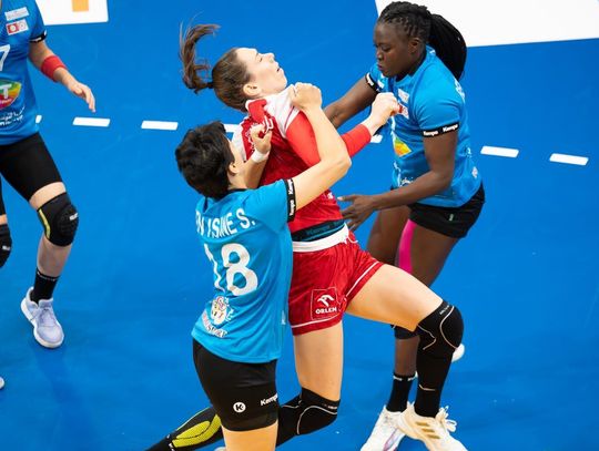 MŚ piłkarek ręcznych: Polska pokonała Tunezję i jedzie do Rotterdamu