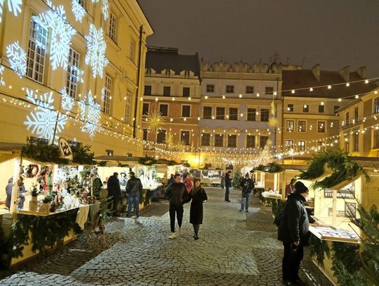 Na Starym Mieście pachnie pienikami i grzańcem. Rozpoczął się Jarmark Bożonarodzeniowy Jarmark świąteczny w Lublinie