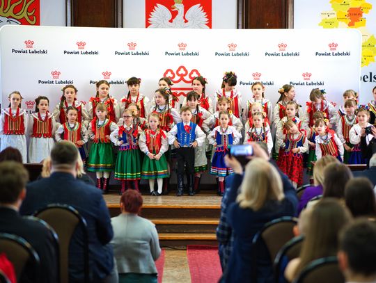 Najzdolniejsi mieszkańcy powiatu nagrodzeni! Kultura, sport i nauka docenione w Starostwie