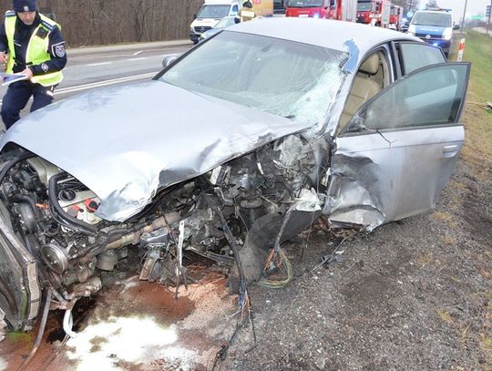 Nietrzeźwy 29-latek zderzył się z ciężarówką Nietrzeźwy 29-latek zderzył się z ciężarówką