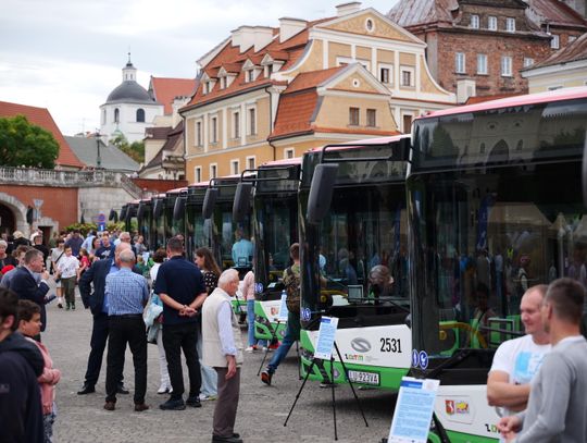 Nowe hybrydy na Placu Zamkowym. Lublin pokazał najnowsze autobusy MPK