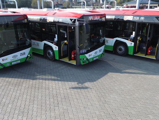 Nowe przegubowe hybrydy wyjechały na ulice Lublina. „To początek ofensywy taborowej” autobusy hybrydowe