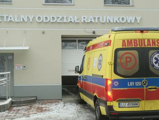 Dziesięć godzin z chorym ojcem czekała na lekarza. "Personel oglądał mecz Polska-Albania"