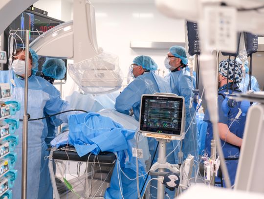 Operacja „zastawka w zastawkę” uratowała 84-latkę. Szpital nadal walczy o kontrakt na kardiochirurgię