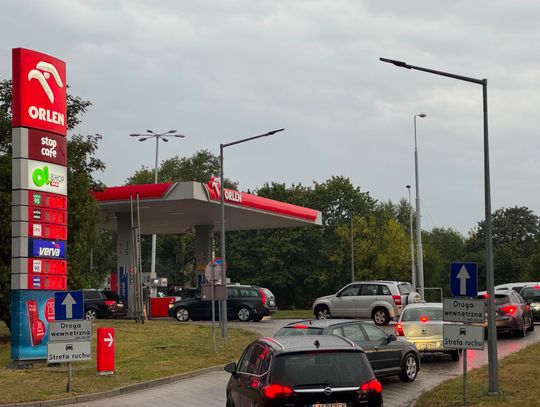 Ostatni dzień tańszych paliw. Mieszkańcy Lublina ruszyli na stacje