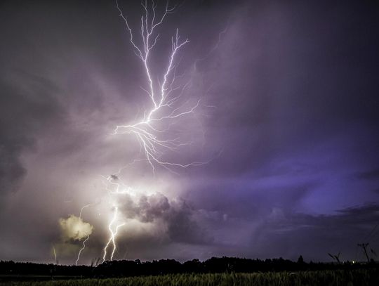 Ostrzegają przed burzami i lokalnymi podtopieniami