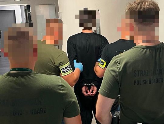 Oszukał mieszkankę Kraśnika metodą „na policjanta”. 21-latek zatrzymany na lotnisku