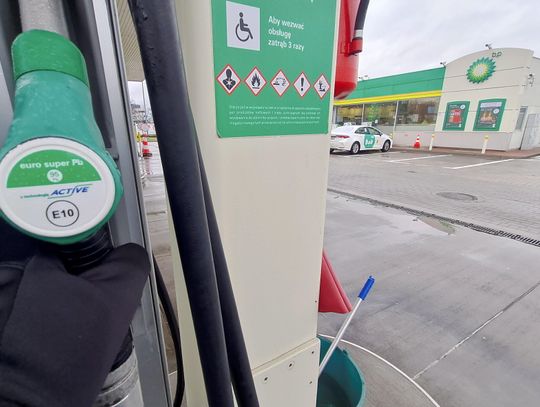 Paliwa mają potanieć, ale nie od razu. Nowe przepisy już obowiązują