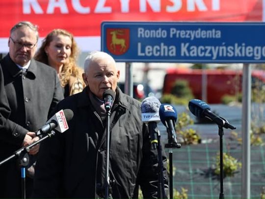 Uroczystości otwarcia ronda im. Lecha Kaczyńskiego w Parczewie z udziałem Jarosława Kaczyńskiego.
