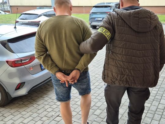 Pijany rzucił się na policjantów. Okazało się że był znany policjantom