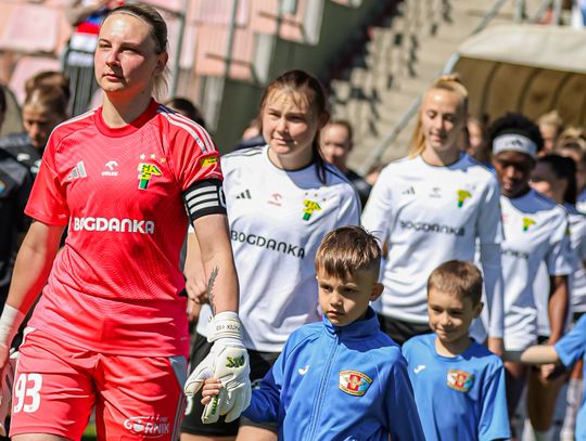 Piłkarki Górnika Łęczna grają z Pogonią Szczecin mecz o srebrny medal