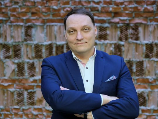 Piotr Franaszek przez kilka miesięcy szefował amerykańskiej filii Instytutu Pileckiego w Nowym Jorku. Działalność filii jest przedmiotem publikacji Kanału Zero oraz kontroli prowadzonych przez prokuraturę, CBA i NIK.