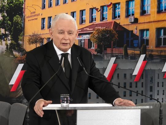 To nie była zwykła partyjna konwencja. Chełm stał się sceną, na której Prawo i Sprawiedliwość próbowało opowiedzieć nową polityczną historię o samorządach: mniej o wielkich metropoliach, więcej o miastach średnich, powiatach i gminach, które – jak przekonywali liderzy ugrupowania – mają przestać być