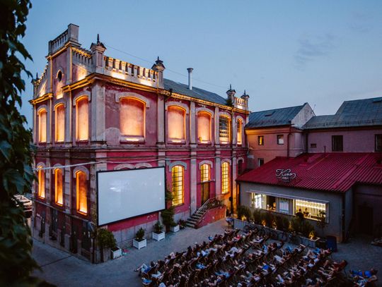 Plenerowe Kino Perła wraca do Lublina. Bezpłatne seanse pod gwiazdami od 5 czerwca na dziedzińcu Browaru Perła