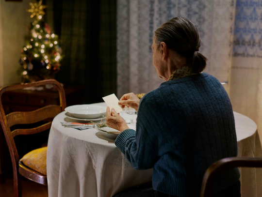 Święta to dla nich najtrudniejszy czas w roku. Tak pomogą samotnym seniorom samotni_wigilia