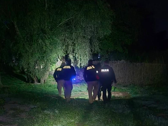 Podejrzenie utonięcia w Piotrawinie. Nocna akcja strażaków i policji