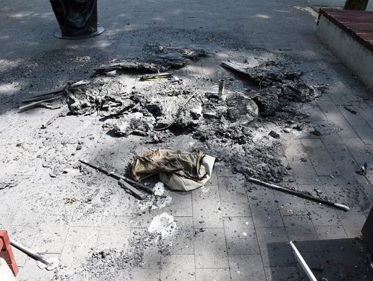 Podpalił ogródek lodziarni w parku. Policjanci szybko namierzyli sprawcę