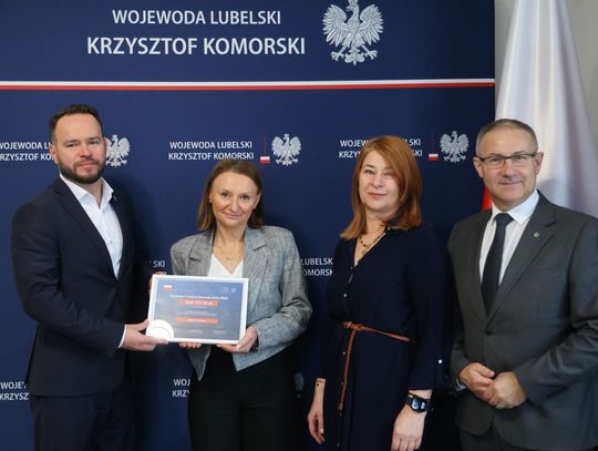 Ponad 400 tys. zł na drogę w Budzyniu. Gmina Chodel podpisała umowę