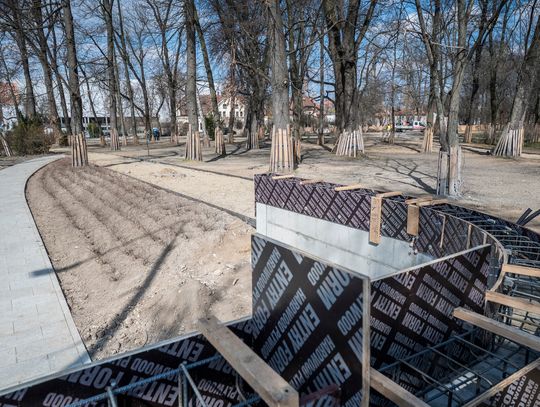 Postępuje rewitalizacja Parku Bronowickiego. Mieszkańcy skorzystają jeszcze w tym roku