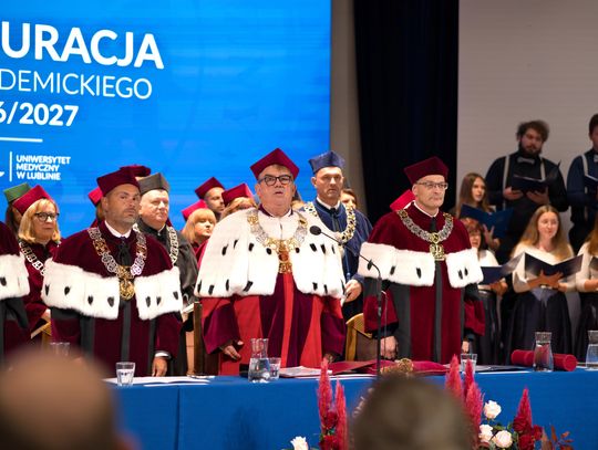„Prawdziwa siła uniwersytetu zawsze tkwi w ludziach”. Inauguracja roku akademickiego na Uniwersytecie Medycznym