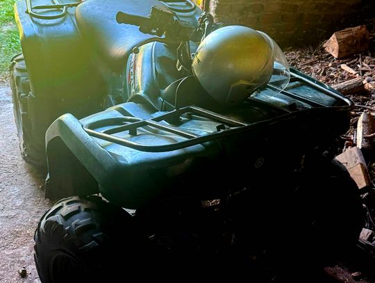 Prawie 4 promile alkoholu, quad i 7-latek. Chłopiec uderzył głową w budynek