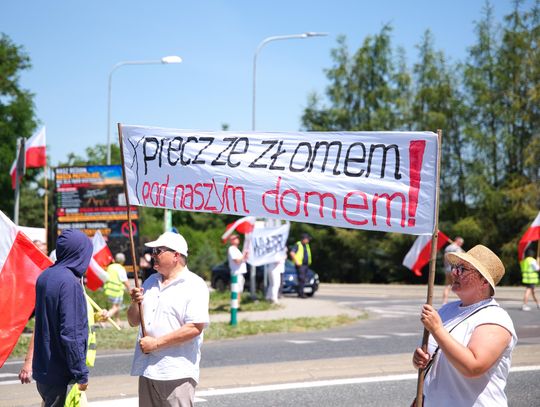 Protest przeciwko farmie wiatrowej w gminie Trawniki. Mieszkańcy zablokowali DK12