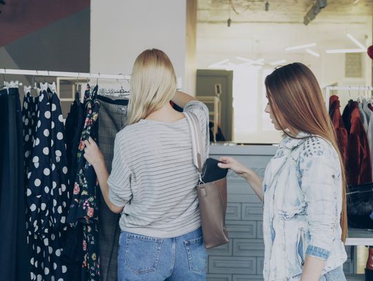 Przedświąteczna gorączka trwa. Policja przypomina: złodzieje nie mają wolnego