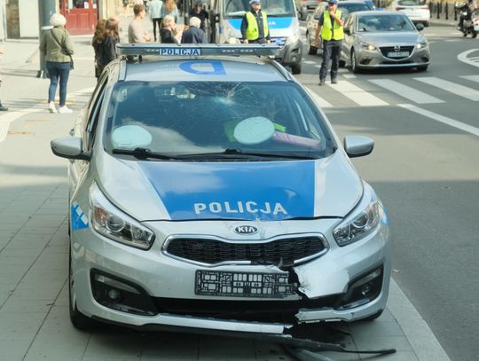 Przejechał na czerwonym, miał blisko 2 promile alkoholu. Awantura skończyła się w szpitalu