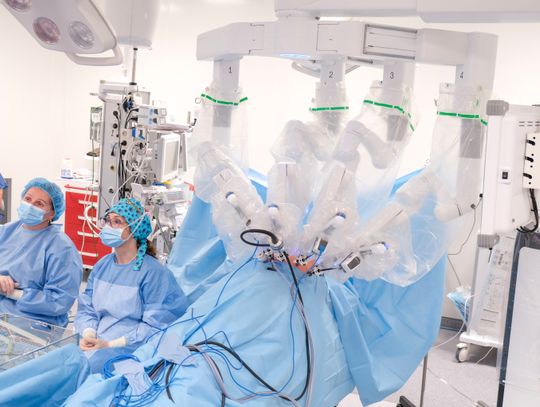 Przełomowe operacje w Lublinie. Chirurdzy usunęli całe płuco z pomocą robota