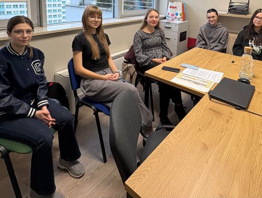 „Przyszłość w małych rękach” – młodzież ze Szkoły Realnej wspiera dzieci z trudnymi doświadczeniami „Przyszłość w małych rękach” – młodzież ze Szkoły Realnej wspiera dzieci z trudnymi doświadczeniami