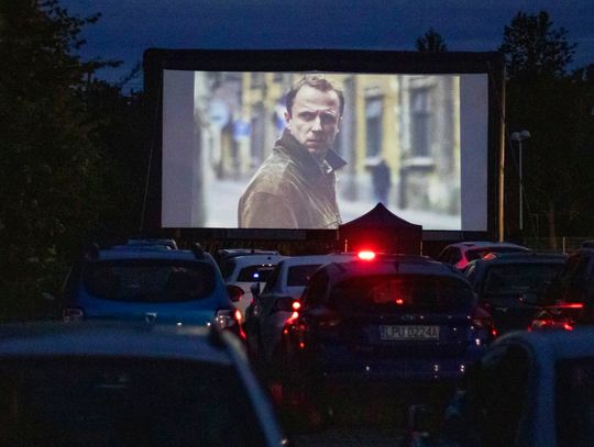 Puławy zapraszają na kino samochodowe. Na początek cztery seanse