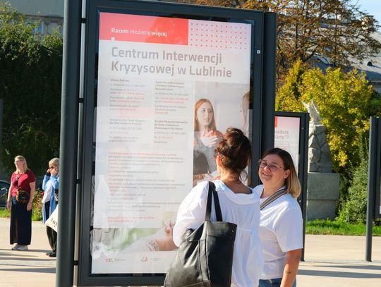 „Razem możemy więcej”. Na Placu Litewskim pokazują, gdzie w Lublinie można znaleźć pomoc