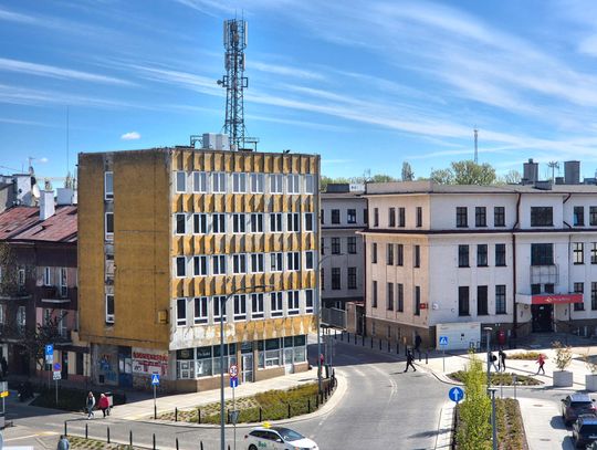 Rudera przy nowym dworcu straszy. Nie tylko wyglądem