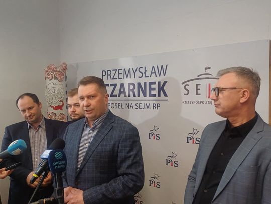 Rząd kłamie w sprawie bazy w Poniatowej? Czarnek: Nie ma dowód, że znaleziono tam ludzkie szczątki Rząd kłamie w sprawie bazy w Poniatowej? Czarnek: Nie ma dowód, że znaleziono tam ludzkie szczątki