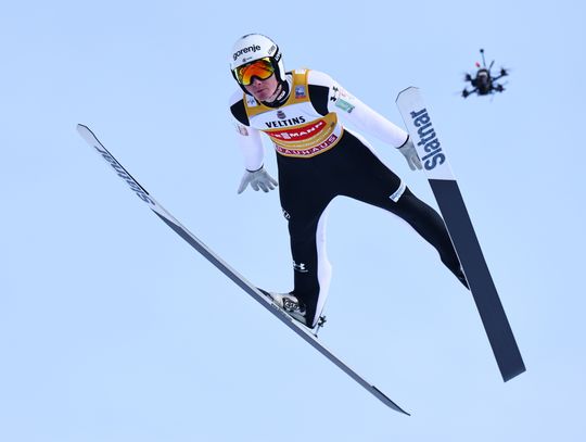 Skoki narciarskie. Domen Prevc zmierza po wygraną w 74. Turnieju Czterech Skoczni Skoki narciarskie. Domen Prevc zmierza po wygraną w 74. Turnieju Czterech Skoczni