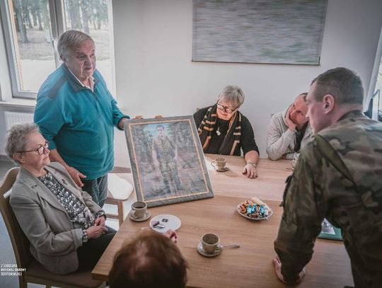 Spotkanie z rodziną „Floriana” – żołnierze poznali historię swojego patrona