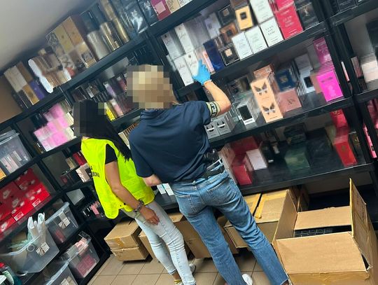 Sprzedawał „markowe” perfumy i buty w internecie. W magazynie znaleziono towar wart 1,5 mln zł
