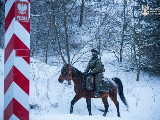 Straż konna patroluje granice