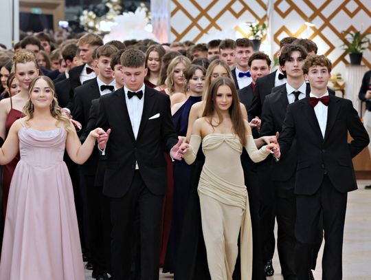 Studniówka XXX Liceum Ogólnokształcącego w Lublinie Maturzyści XXX Liceum Ogólnokształcącego w Lublinie podczas studniówki w Atelli.