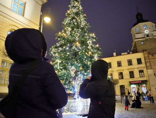 Świąteczny Lublin w pełnej krasie. Choinka i iluminacje już rozświetlają miasto Świąteczny Lublin w pełnej krasie. Choinka i iluminacje już rozświetlają miasto
