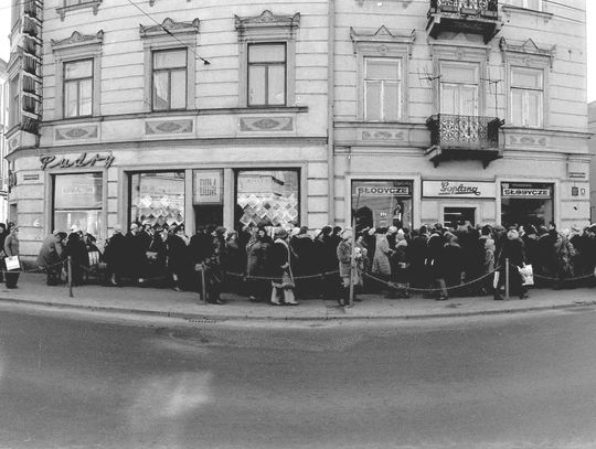 Święta w PRL. „Polowanie” na szynkę i cytryny Święta w PRL. „Polowanie” na szynkę i cytryny