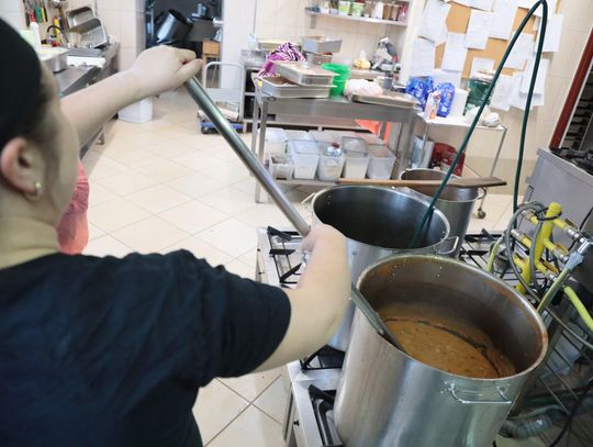 Szkolne stołówki zmieniają menu. Więcej warzyw, mniej cukru