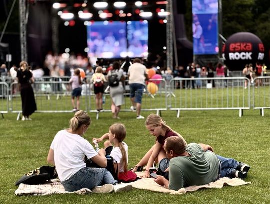 T.Love, Paktofonika Orkiestra i muzyczna energia na stadionie. Tak bawiły się tłumy na Dniach Kraśnika 2026!