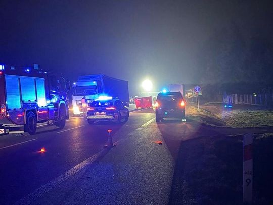 Tragiczny wypadek w powiecie świdnickim. Ciężarówka przejechała po mężczyźnie Tragiczny wypadek w powiecie świdnickim. Ciężarówka przejechała po mężczyźnie