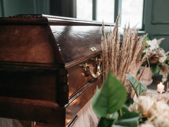 Trumna wyniesiona sprzed ołtarza. Co naprawdę wydarzyło się w krasnostawskim DPS?