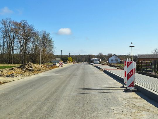 Trwa rozbudowa drogi Gałęzów - Zakrzówek. Inwestycja za blisko 15 mln zł