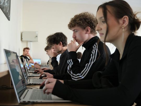 Uczniowie V LO otworzyli IT Fitness Test 2026 – największy sprawdzian kompetencji cyfrowych w Polsce